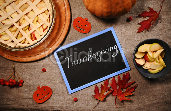 축하 사람없음 JPG 포토 해외이미지 가을 낙엽 무료이미지 사과 애플파이 추수감사절 축제 해외202310 해외포토 호박