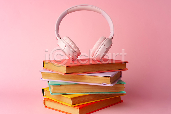 사람없음 JPG 포토 해외이미지 분홍색 쌓기 오디오북 오브젝트 책 학습 해외202310 헤드폰