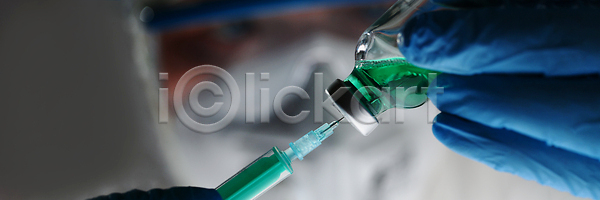 분석 순서 사람없음 JPG 포토 해외이미지 간호사 감염 건강 과학자 그만 노동자 돌봄 묘사 바이러스 백신 복용 생물 손 슛 시험 실험 실험실 액체 약 예방접종 예방주사 유니폼 유리 의사 장갑 주사기 주사약 치료 치료제 코로나바이러스 파란색 해외202310 해외포토 화학물질