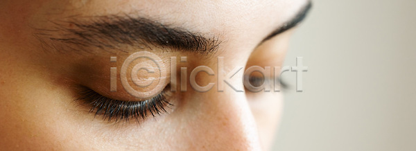 성장 순서 화려 백인 여자 한명 JPG 포토 해외이미지 갈색머리 건강 그림 내추럴 눈썹 돌봄 리프팅 모양 미용사 병원 볼륨 뷰티 상점 속눈썹 실내 얼굴 응시 전후 직업 치료 피부관리 해외202310 해외포토 화장품 확대