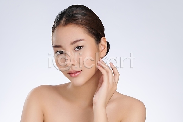 순수 우아함 동양인 성인 성인여자한명만 여자 한명 JPG 앞모습 포토 해외이미지 모델 뷰티 상반신 손짓 얼굴 응시 피부 해외202310