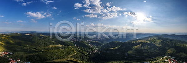 사람없음 JPG 포토 항공촬영 해외이미지 강 계곡 곡선 공원 구름 나무 내추럴 놀람 도로 도시 드론 땅 랜드마크 발칸반도 밭 백그라운드 불가리아 뷰티 산 숲 시골 안테나 야외 언덕 여행 자연 조감도 중세 지역 초록색 큼 타운 태양 파노라마 풍경 하늘 해외202310 해외포토 환경