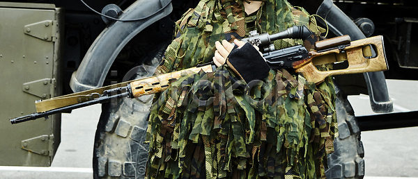 목표 남자 사람없음 JPG 포토 해외이미지 갑옷 검투사 광학 군용 군인 러시아인 무기 방패 변장 병정 사냥 싸움 야외 오브젝트 유니폼 육군 자연 저격수 적 전사 전쟁 정장 초록색 특공대 해외202310 해외포토 힘