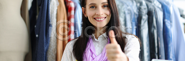 선택 행복 백인 여자 한명 JPG 포토 해외이미지 드레스 디자이너 디자인 바느질 보여주기 뷰티 비즈니스 산업 상점 서비스 손 수리 스타일리스트 승인 엄지손가락 옷 우수 작업 작업실 재단 재단사 직물 천 최고 추천 취미 테이프 해외202310 해외포토