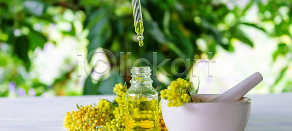 휴식 사람없음 JPG 포토 해외이미지 건강 기름 꽃 내추럴 노란색 돌봄 마사지 목재 백그라운드 뷰티 스파 시골 식물 신체 아로마 아로마테라피 약 약초 에센스 유기농 유리 이익 자연 재료 초록색 추출 치료 탁자 테라피 투입 피부 해외202310 해외포토 향 허브