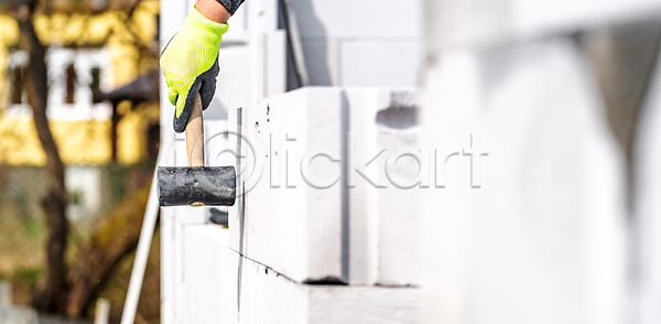 사람없음 JPG 포토 해외이미지 건물 건축양식 건축업자 공예가 노동자 노란색 도구 땅 망치 모종삽 백그라운드 벽 벽돌 블록 산업 석고 석공 손 수리 시멘트 업무 엔지니어 장비 재주꾼 주택 직업 진흙 층 콘크리트 패턴 해외202310 해외포토