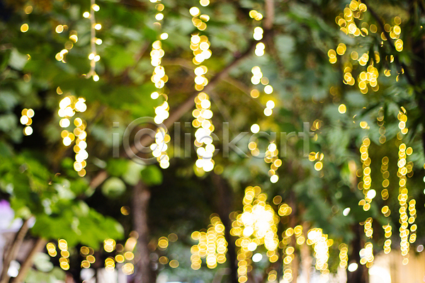 축하 행복 휴식 사람없음 JPG 포토 해외이미지 나무 노란색 다운 뒤뜰 램프 매달리기 방콕 백그라운드 보케 불 빛 시간 야간 야외 오브젝트 장식 저녁 전구 정원 조명 주도 줄 축제 카운트 컬러 크리스마스 태국 파티 해외202310