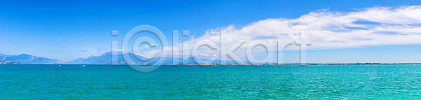 사람없음 JPG 포토 해외이미지 구름 도시 도시풍경 랜드마크 몬테카를로 문화 물 북쪽 산 알프스 여행 역사 옛날 유럽 이탈리아 자연 전원 지역 타운 터키석 파노라마 파란색 표면 풍경 하늘 하늘색 해외202310 해외포토 호수 휴가 흰색