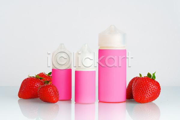 사람없음 JPG 근접촬영 포토 해외이미지 니코틴 니코틴중독 딸기 반사 분홍색 전자담배 해외202310 흰배경