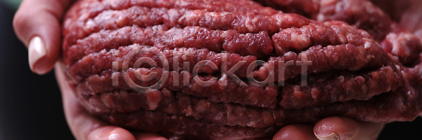 신선 사람없음 여자 JPG 포토 해외이미지 개조 관리 그릴 날것 다진 단백질 돼지 돼지고기 레시피 메뉴 바비큐 분홍색 빨간색 상점 생식 소고기 소금 송아지고기 슈퍼마켓 시골 양고기 요리 유기농 육류 음식 자르기 잡기 재료 저녁식사 전통 점심식사 접시 정상 정육점 토마토 해외202310 해외포토 햄버거