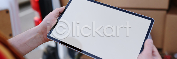 남자 사람 사람없음 JPG 포토 해외이미지 고객 공백 교통시설 도시 물류 배달원 배송 봉투 분배 비즈니스 상자 상품 서비스 속도 손 스크린 승합차 알약 어플리케이션 업무 온라인 우체부 유니폼 자동차 잡기 직업 질서 판지 표현 해외202310 해외포토 화물