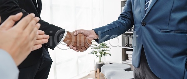 계약 믿음 성공 우정 함께함 행복 협력 남자 사람 사람없음 성인 JPG 포토 해외이미지 거래 그룹 동의 떨림 백그라운드 비즈니스 비즈니스맨 비즈니스우먼 사무실 손 악수 업무 인사 정장 지원 직업 컨셉 콜라보레이션 통신 해외202310 해외포토 회사 흔들림 흰색