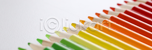 사람없음 JPG 포토 해외이미지 무료이미지 무지개색 문구용품 색연필 오브젝트 일렬 컬러풀 해외202310 해외포토