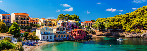 사람없음 JPG 포토 항공촬영 해외이미지 건축양식 관광지 그리스 그리스인 드론 마을 만 바다 베네치아 보트 산 섬 에메랄드 여름 여행 엽서 요트 자연 조감도 지중해 타운 터키석 파라다이스 포트 하늘색 항해 해외202310 해외포토 휴가