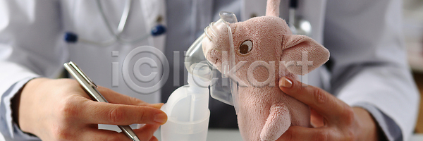 고통 사람없음 어린이 JPG 포토 해외이미지 가면 건강 긴급 깨짐 돌봄 병원 보험 붕대 산소 상처 소아과의사 손 수술 수의사 시험 약 의사 잡기 장난감 지원 직업 질병 청진기 치료 치료사 테라피 해로움 해외202310 해외포토 헬프 호흡 환자