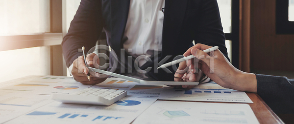 분석 남자 사람 사람없음 여자 JPG 포토 해외이미지 경영자 계산기 계좌 관리 그룹 네트워크 노동자 노트북 대표 동료 바쁨 발표 방 브레인스토밍 비즈니스 사무실 상의 세금 식당 유대감 자금 작음 점심식사 직업 창조 친구 커뮤니티 커피 컴퓨터 토론 통신 해외202310 해외포토 회계