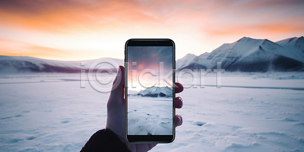 신체부위 JPG 디지털합성 편집이미지 겨울 눈(날씨) 들기 사진촬영 설산 손 스마트폰 일출 풍경(경치) 하늘