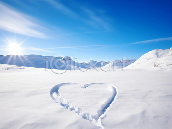 사람없음 JPG 편집이미지 겨울 구름(자연) 백그라운드 설경 설원 자연 풍경(경치) 하늘 하늘색 하트 햇빛 흰색