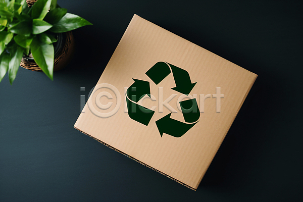 사람없음 JPG 디지털합성 편집이미지 검은배경 상자 식물 업사이클링 재활용 재활용표시 친환경 화분