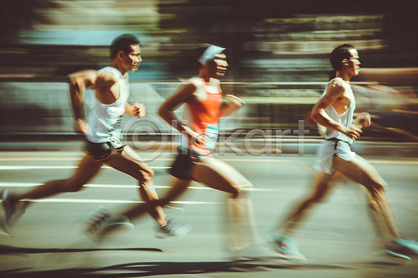 역동적 남자 성인 성인남자만 세명 JPG 편집이미지 길 달리기 도전 러닝 마라톤 야외 올림픽 운동 운동복 전신