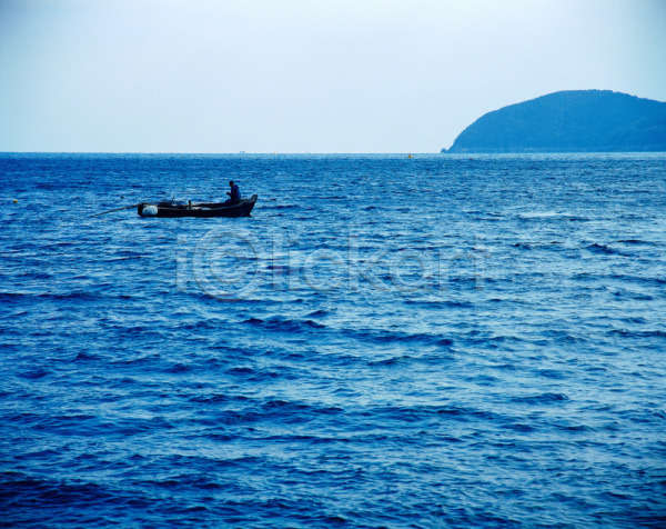 한명 JPG 포토 교통 나룻배 바다 배(교통) 섬 수상교통 야외 어부 어선 어업 자연 주간 풍경(경치)