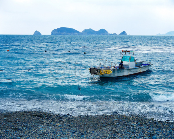 사람없음 JPG 포토 교통 나룻배 바다 배(교통) 산 산업 수상교통 야외 어선 어업 자연 주간 파도 풍경(경치)