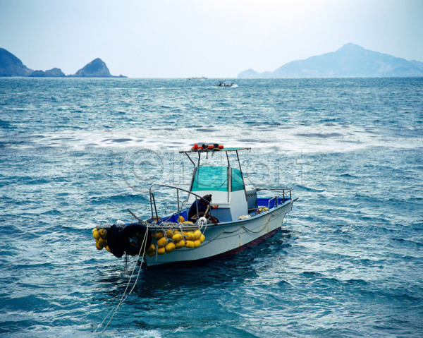 사람없음 JPG 포토 교통 나룻배 바다 배(교통) 산 산업 수상교통 야외 어선 어업 자연 주간 풍경(경치)