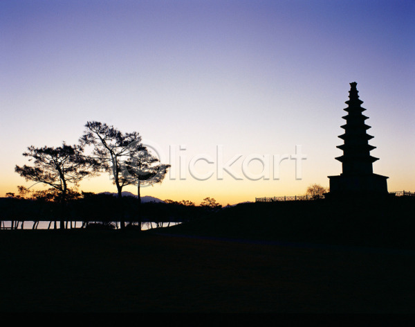 사람없음 JPG 포토 건축물 나무 노을 석탑 야외 어둠 유적지 일몰 일출 자연 주간 탑 풍경(경치) 하늘