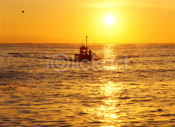 사람없음 JPG 포토 고기잡이 교통 노을 바다 배(교통) 산업 수상교통 야외 어선 어업 일몰 자연 주간 태양 풍경(경치) 해