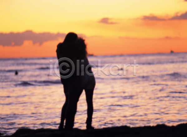 남자 두명 사람 여자 JPG 실루엣 포토 구름(자연) 노을 바다 백그라운드 야외 여행 일몰 일출 자연 주간 커플 포옹 풍경(경치) 하늘 휴양지