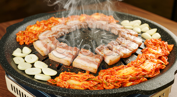 JPG 편집이미지 AI콘텐츠 AI포토 가족 그릴 김치 디저트 바비큐 삼겹살 식사 양파 연기 요리 육류 음식 저녁식사 친구 편집실사 한식
