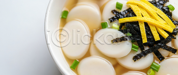 JPG 편집이미지 AI콘텐츠 AI포토 국물 그릇 김 떡국 설날 식사 아침 요리 재료 전통음식 파 편집실사 한식