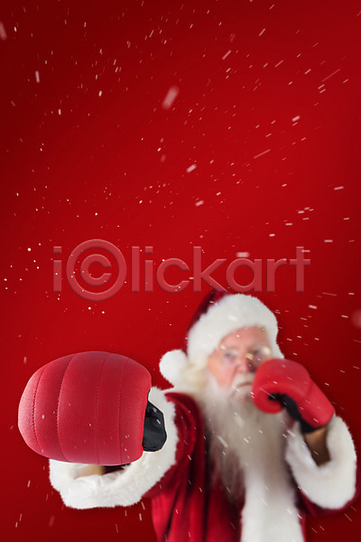 남자 노년 노인남자한명만 한명 JPG 앞모습 포토 해외이미지 권투 권투글러브 눈내림 빨간색 산타클로스 상반신 크리스마스 펀치(운동) 해외202004