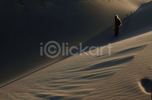 사람 한명 JPG 포토 사막 야외 자연 주간 풍경(경치)