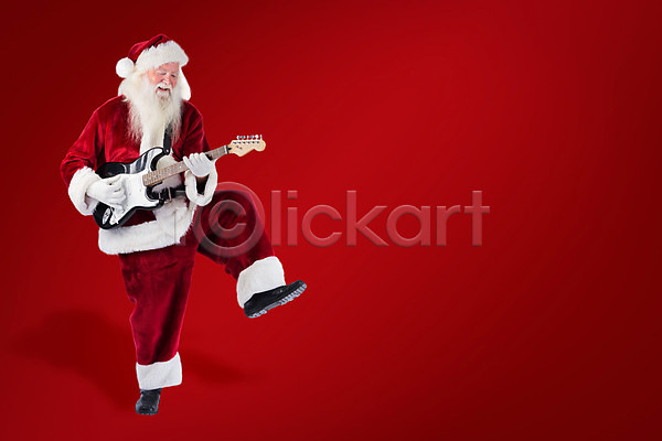남자 노년 노인남자한명만 한명 JPG 앞모습 포토 해외이미지 기타 다리들기 빨간색 산타클로스 연주 전신 크리스마스 해외202004