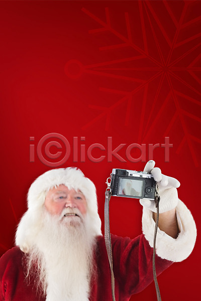남자 노년 노인남자한명만 한명 JPG 앞모습 포토 해외이미지 들기 빨간색 산타클로스 상반신 셀프카메라 카메라 크리스마스 해외202004