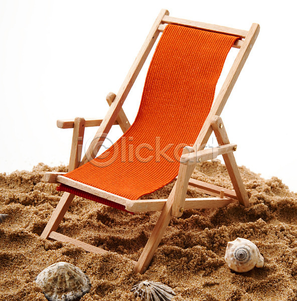 휴식 사람없음 JPG 포토 해외이미지 고립 껍질 모래 목재 바다 백그라운드 별 빨간색 여름(계절) 여행 의자 조개 컨셉 해외202004 휴가 흰색