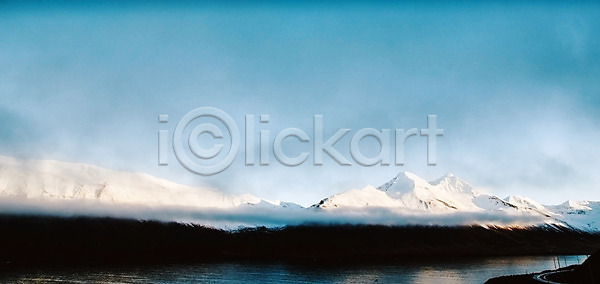 고요 추위 사람없음 JPG 포토 해외이미지 가로 겨울 관광지 내추럴 눈내림 물 바다 반사 북극 북유럽 북쪽 빙하 산 산악지대 서리 아이슬란드 야외 언덕 얼음 여행 자연 장면 절정 초록색 파노라마 파란색 풍경 하늘 해외202004 해외포토 햇빛 환경