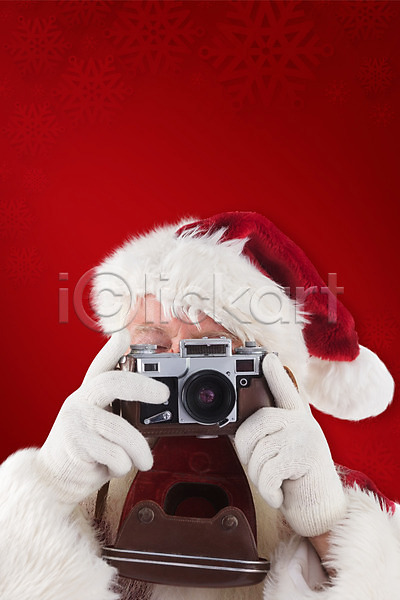 남자 노년 노인남자한명만 한명 JPG 앞모습 포토 해외이미지 들기 디지털카메라 빨간색 사진촬영 산타클로스 상반신 크리스마스 해외202004