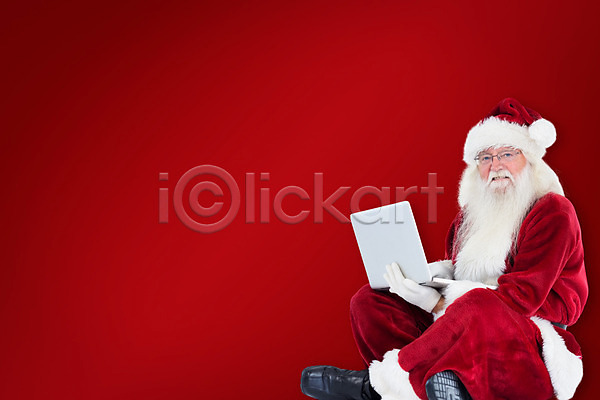 남자 노년 노인남자한명만 한명 JPG 옆모습 포토 해외이미지 노트북 빨간색 산타클로스 상반신 크리스마스 타이핑 해외202004