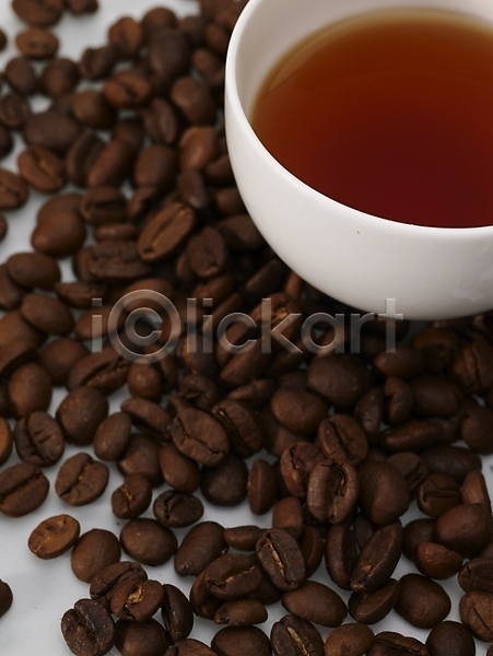 사람없음 JPG 근접촬영 포토 하이앵글 갈색 스튜디오촬영 실내 원두 원두커피 음료 찻잔 커피 커피잔 흰색