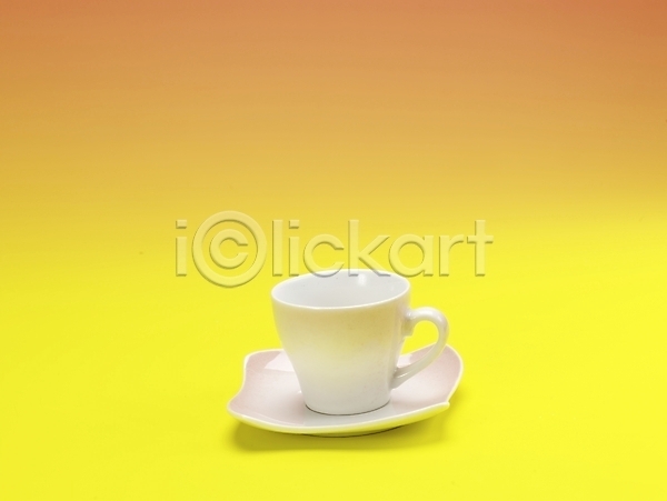 사람없음 JPG 포토 가로 노란색 누끼 생활용품 스튜디오촬영 실내 인테리어 찻잔 커피잔 컵받침 흰색