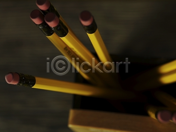 사람없음 JPG 근접촬영 포토 하이앵글 노란색 문구용품 세로 스튜디오촬영 실내 연필 연필꽂이 지우개 필기구