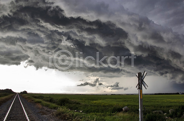위험 사람없음 JPG 포토 해외이미지 구름(자연) 날씨 뇌우 시골 심각 어둠 자연 폭풍 폭풍우 풍경(경치) 하늘 해외202004 힘찬