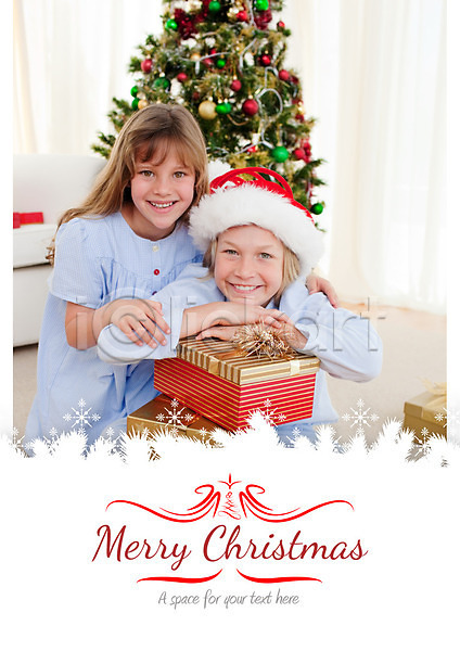 축하 함께함 남자 두명 백인 소년 어린이 여자 JPG 포토 해외이미지 가족 겨울 남동생 디자인 메리크리스마스 선물 장식 장식볼 주기 축제 크리스마스 크리스마스장식 크리스마스카드 크리스마스트리 해외202004