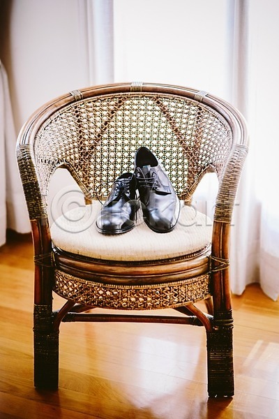 사람없음 JPG 포토 해외이미지 구두 남성화 신발 실내 오브젝트 의자 해외202004
