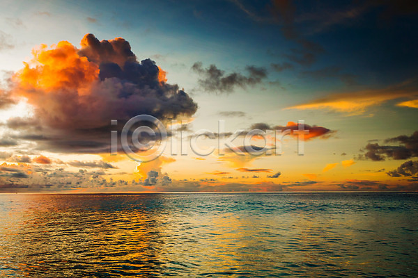 사람없음 JPG 포토 해외이미지 노란색 맑음 바다 반사 백그라운드 빛 빨간색 세이셸 수평선 야외 여행 일몰 일출 자연 태양 풍경(경치) 하늘 해외202004 햇빛