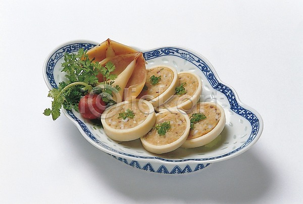 사람없음 JPG 포토 그릇 오징어 오징어순대 오징어요리 접시 찜 한식 흰배경