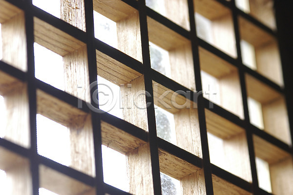 사람없음 JPG 근접촬영 로우앵글 포토 건축 건축부분 격자 백그라운드 빛 선반 실내 전통문양 창문 한국 햇빛