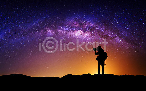 사람 사람없음 JPG 실루엣 포토 해외이미지 고도 달 망원경 백그라운드 별 빛 사진사 산 서기 야간 어둠 여름(계절) 은하계 자연 정상 천문학 카메라 컬러풀 트래킹 파란색 풍경(경치) 하늘 하이킹 해외202004